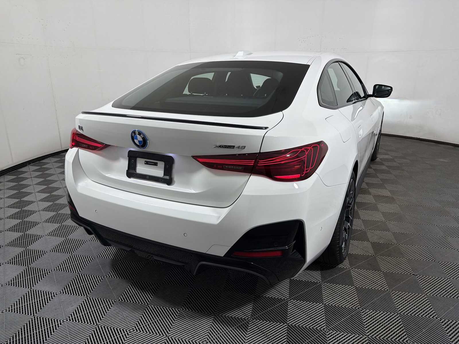 2025 BMW i4 40 - Photo 6