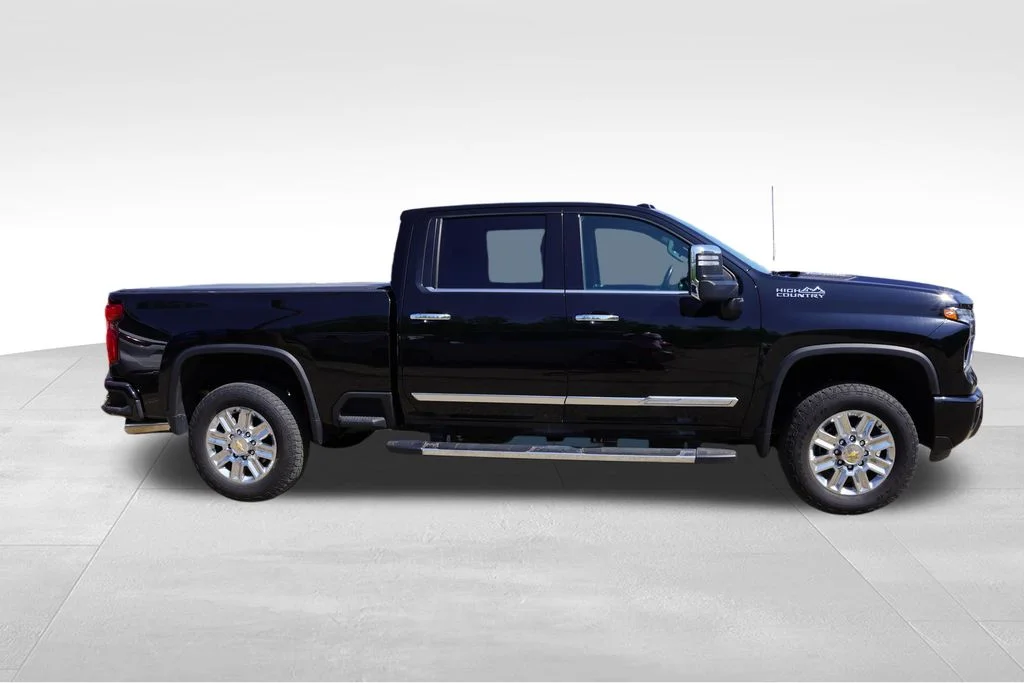 Used 2024 Black Chevrolet High Country image 2