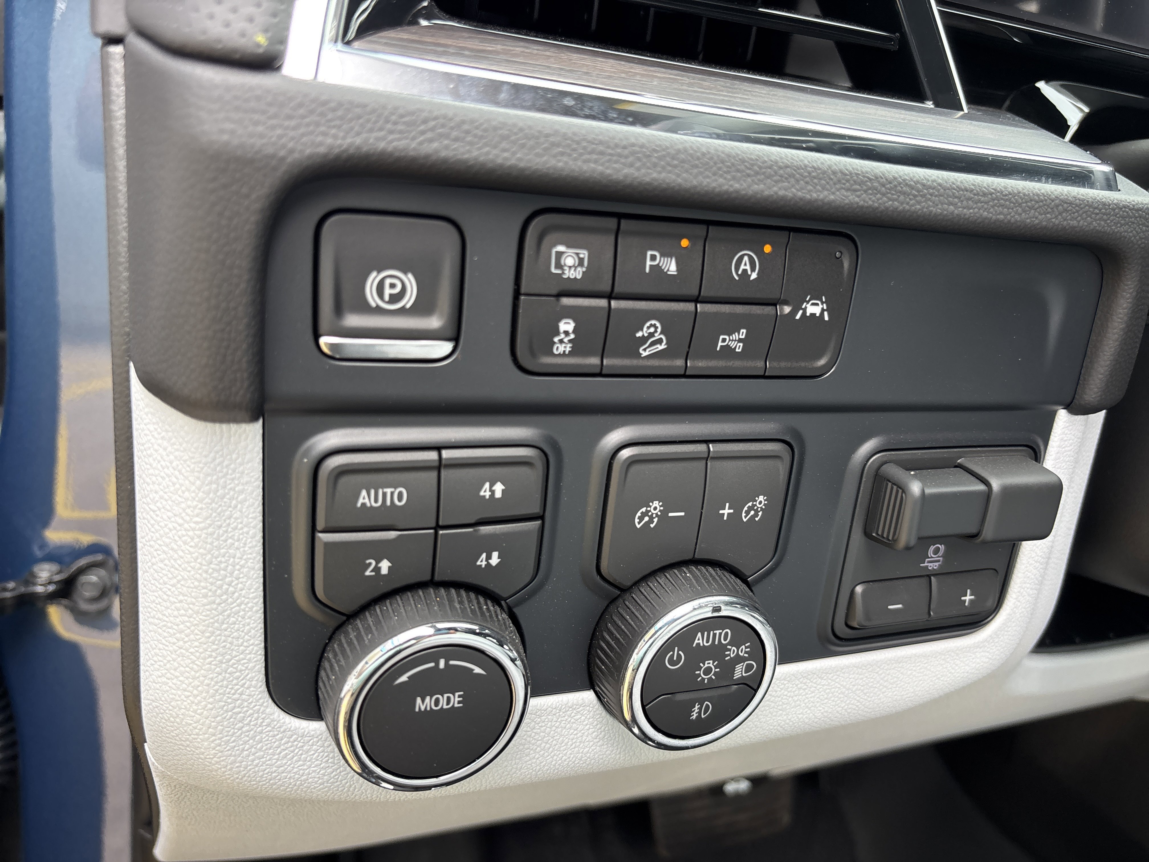 2025 Chevrolet Tahoe Premier - Photo 30