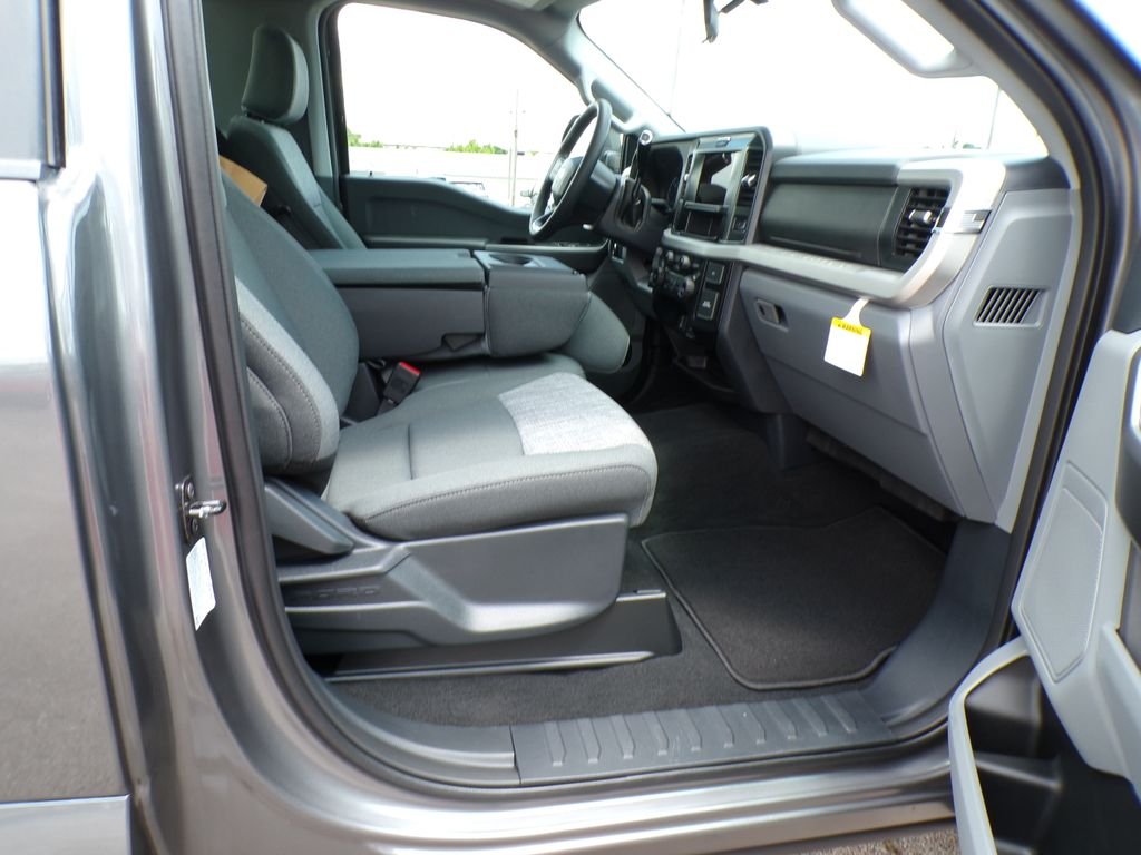 New 2026 Carbonized Gray Metallic Ford F-450® XLT image 19