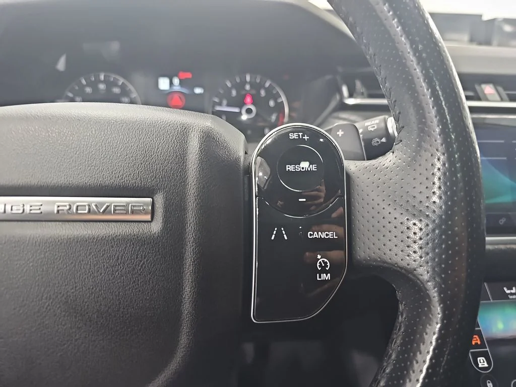 Used 2018 White Land Rover S image 20