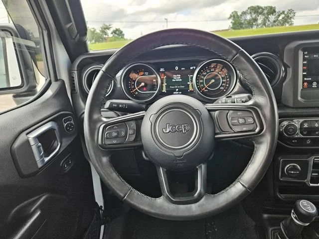 Used 2021  Jeep Unlimited Sport Altitude image 14