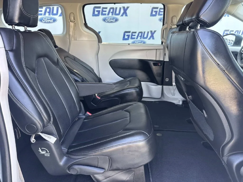 Used 2023 White Chrysler Touring L image 19
