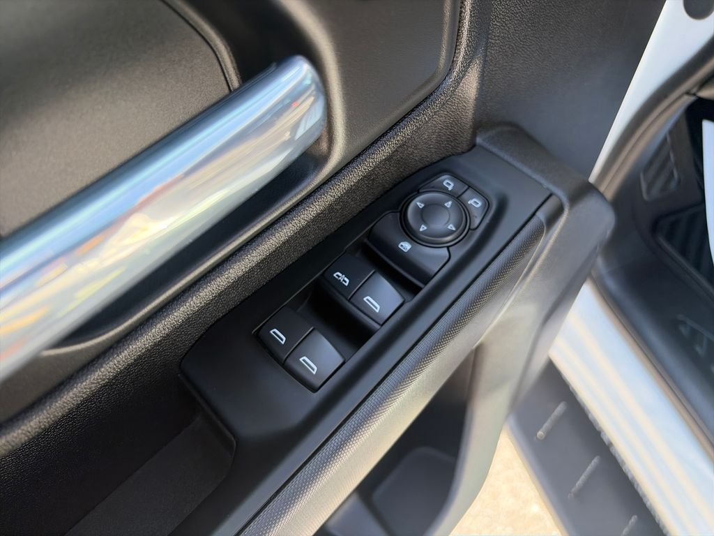 Used 2025 White Chevrolet Custom image 12