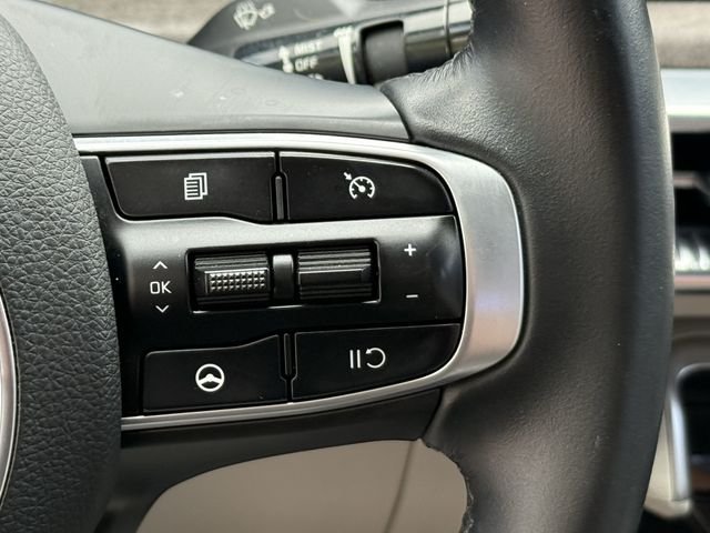 Used 2021 Gray Kia EX image 18
