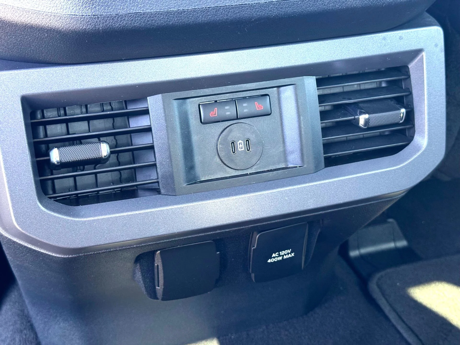 Used 2024  Ford Lariat image 20