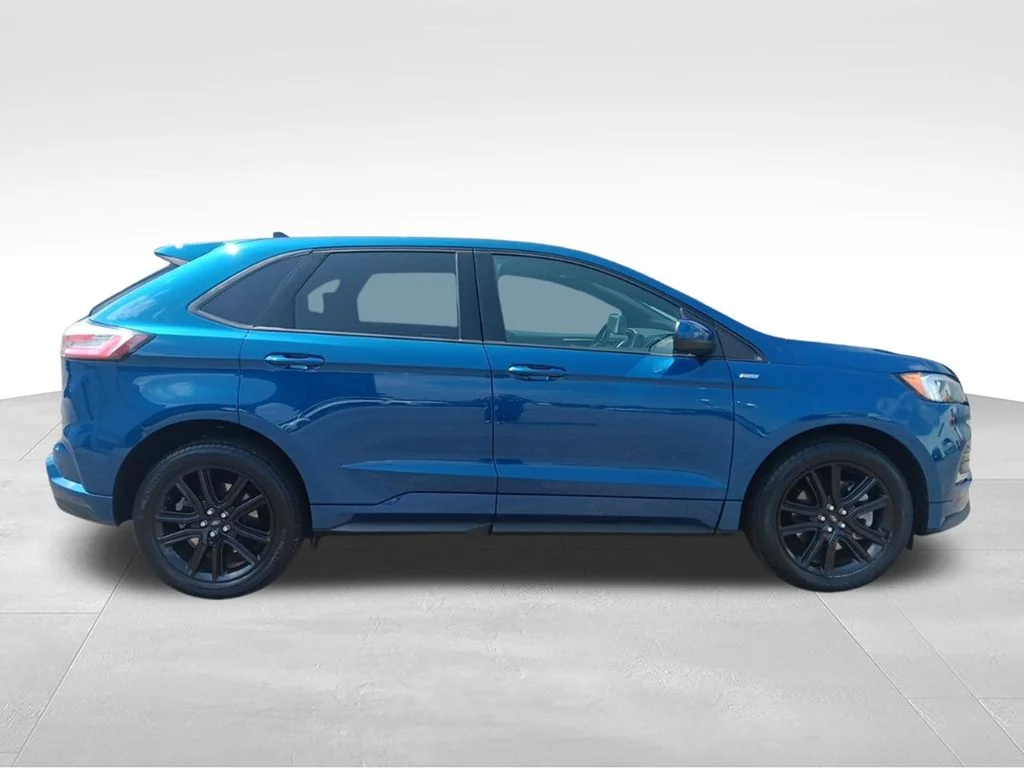 Used 2023 Blue Metallic Ford ST Line image 8