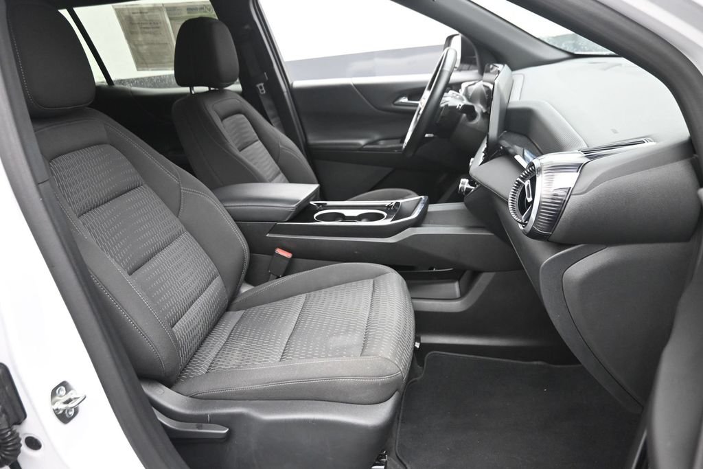 Used 2025 White Chevrolet LT image 9