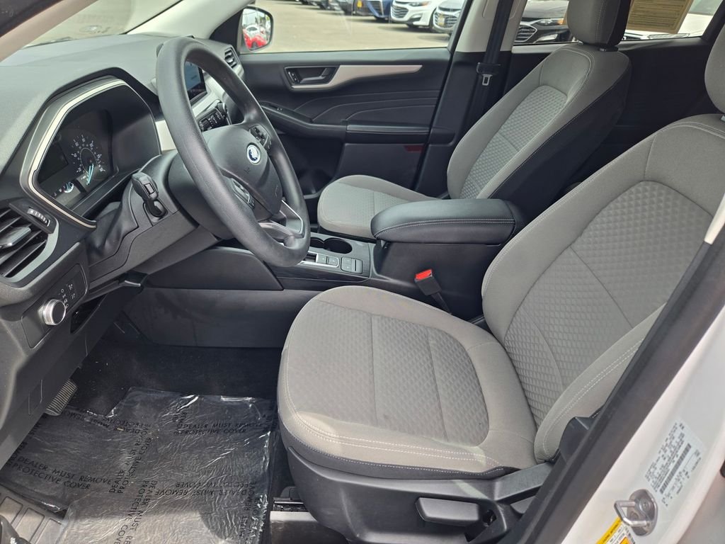 Used 2022 White Ford SE image 10