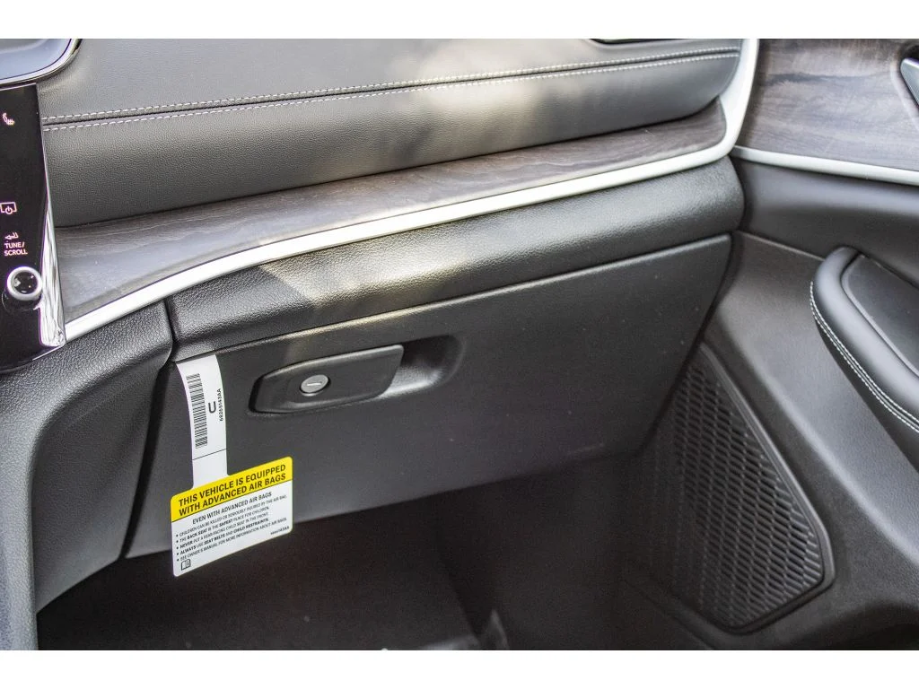 New 2026 Baltic Gray Metallic Clearcoat Jeep Laredo Altitude image 50