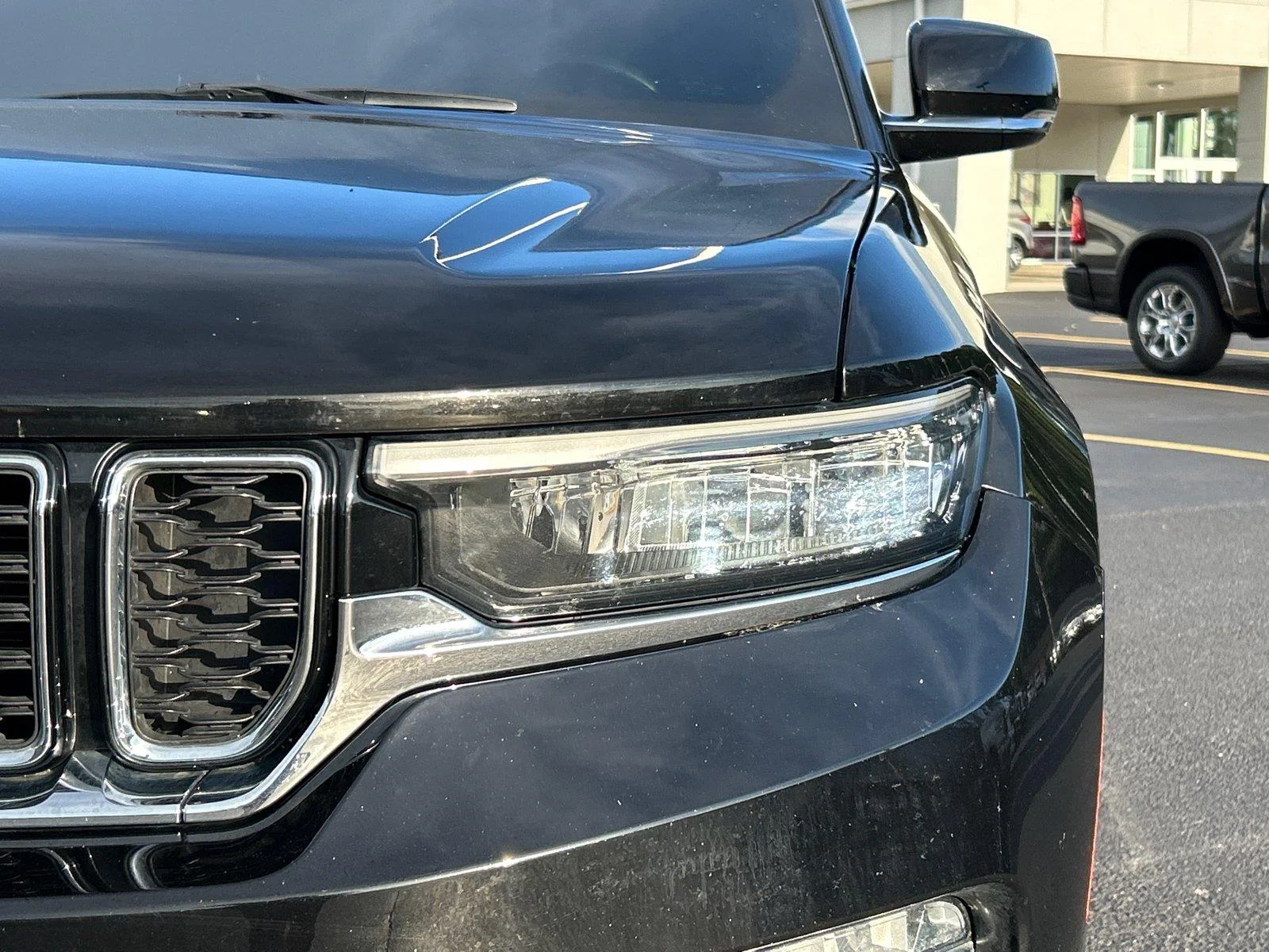 Used 2024 Diamond Black Crystal Pearlcoat Jeep Limited image 13