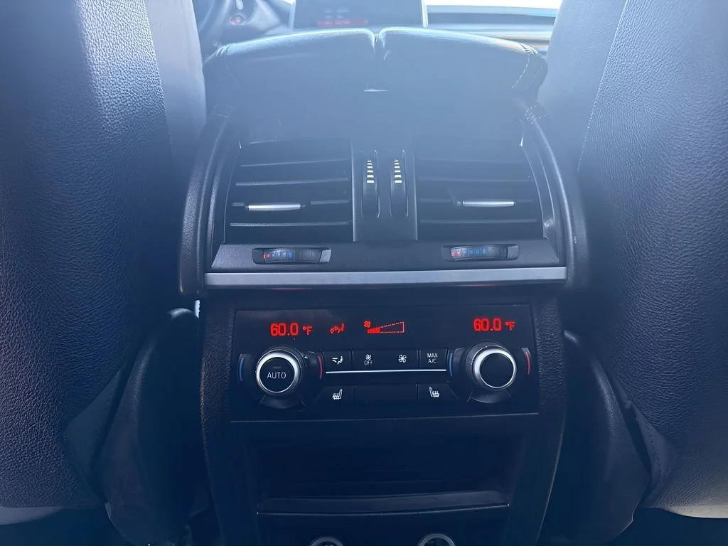 Used 2018  BMW  image 12