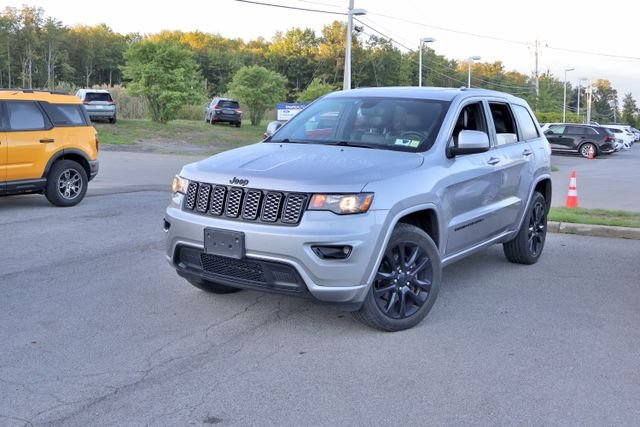 Used 2020 Silver Jeep Altitude image 1