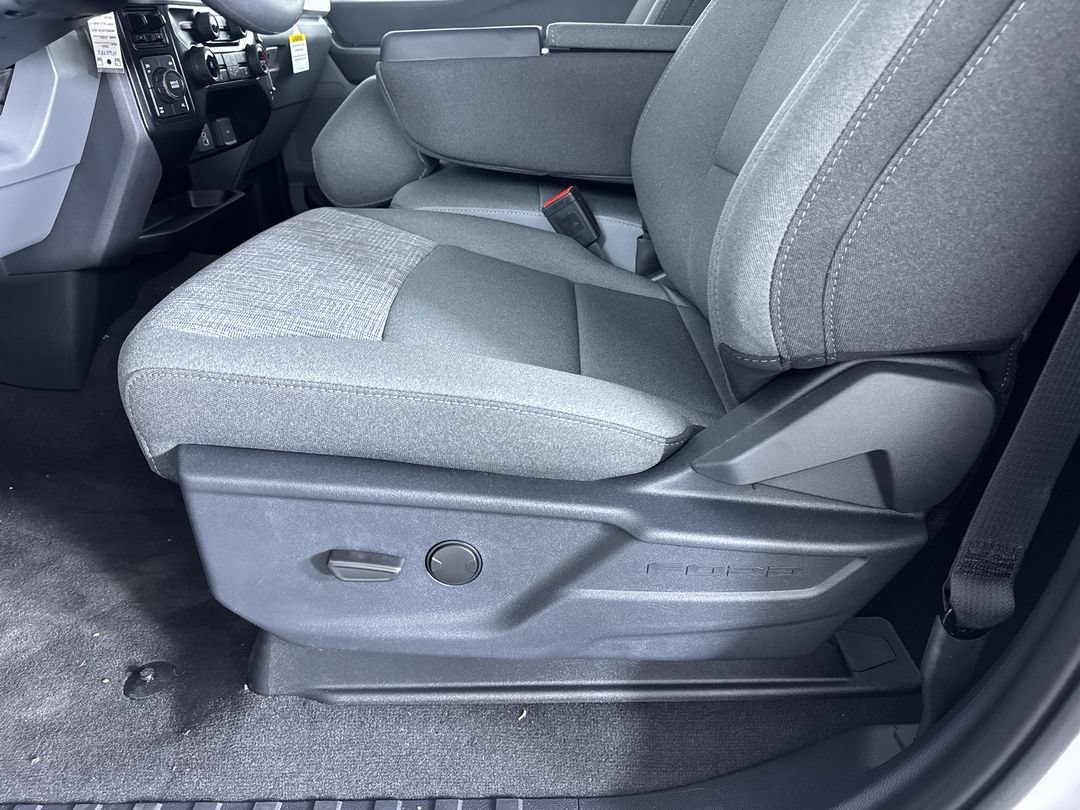 New 2026 Oxford White Ford XLT image 13