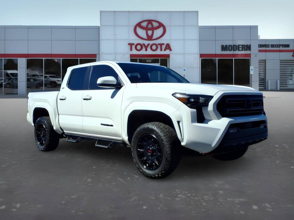 Used 2025 Ice Cap Toyota SR5 image 7