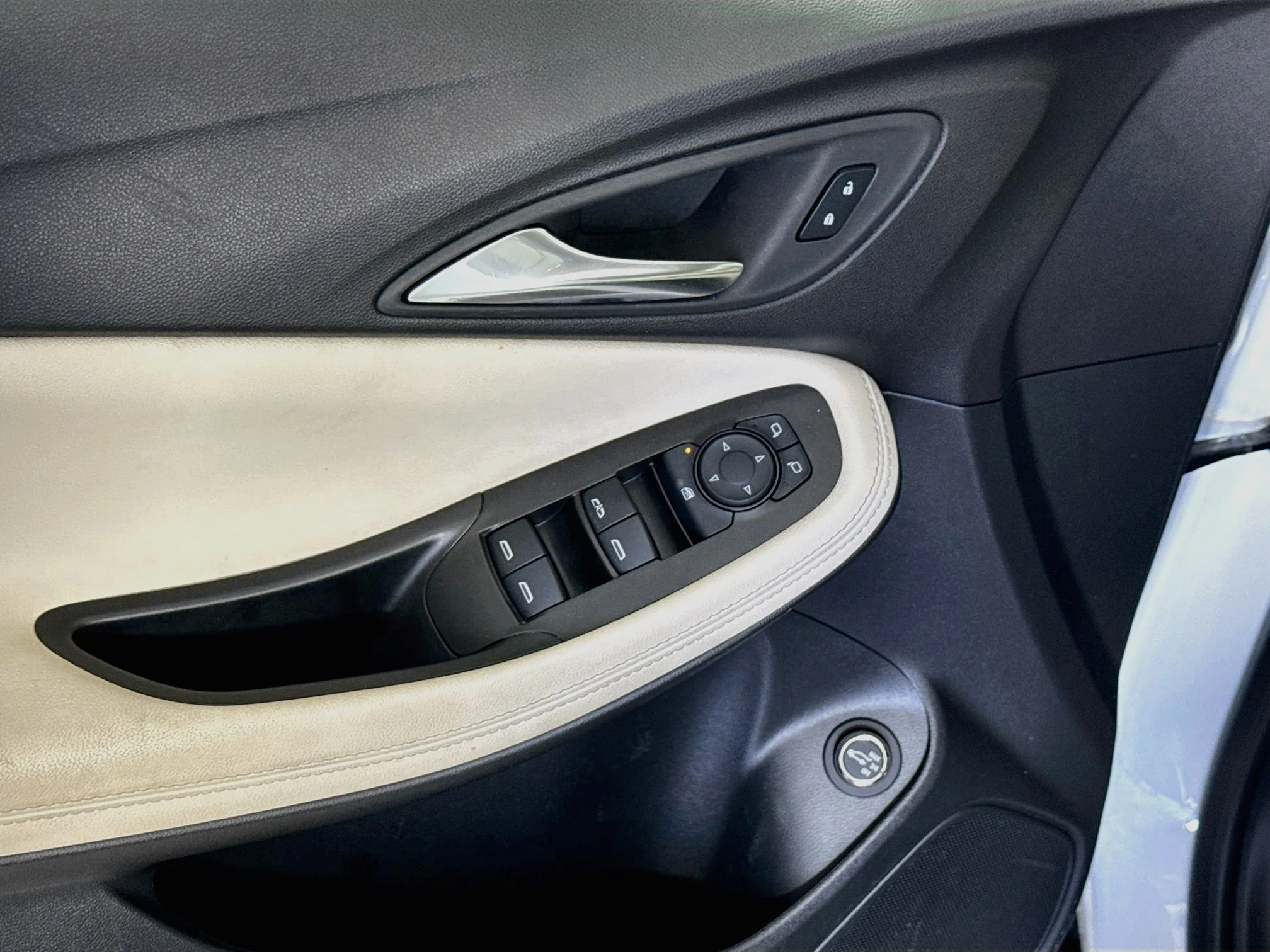 Used 2024 Summit White Buick Sport Touring image 17