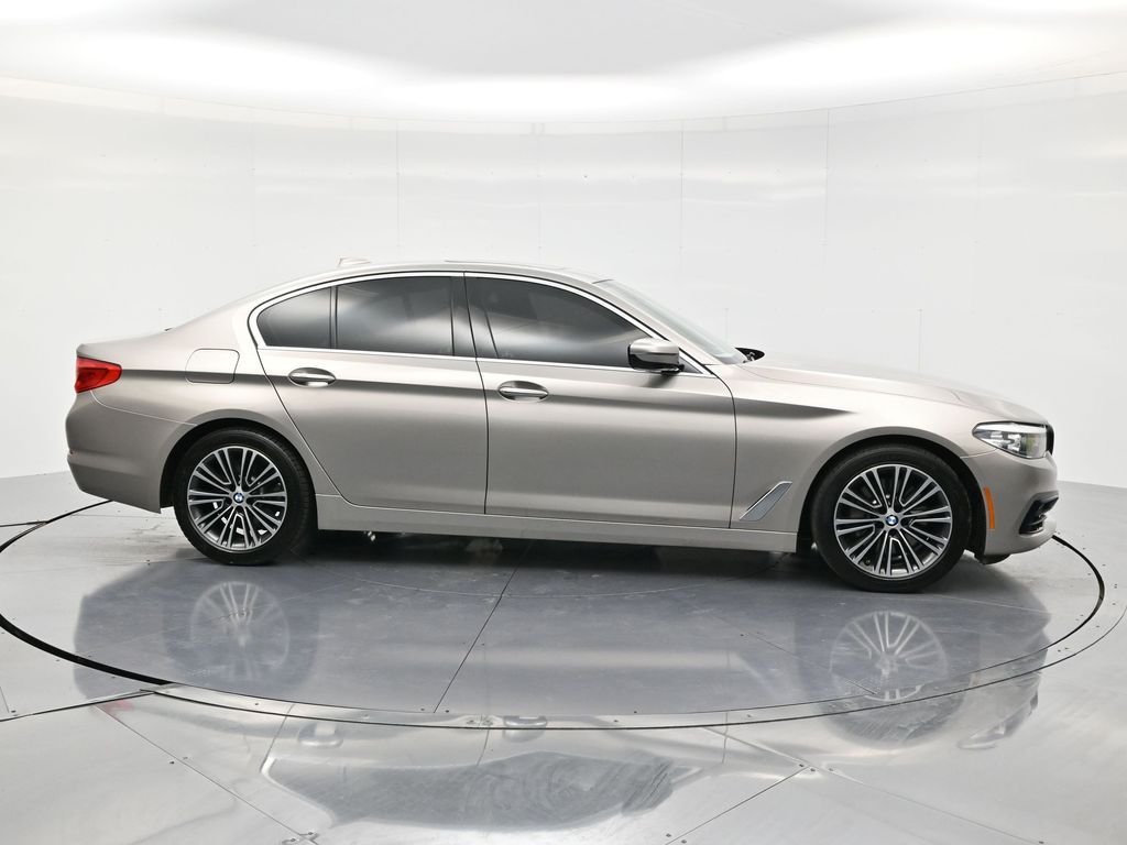 Used 2017 Cashmere Silver Metallic BMW 530i xDrive image 4