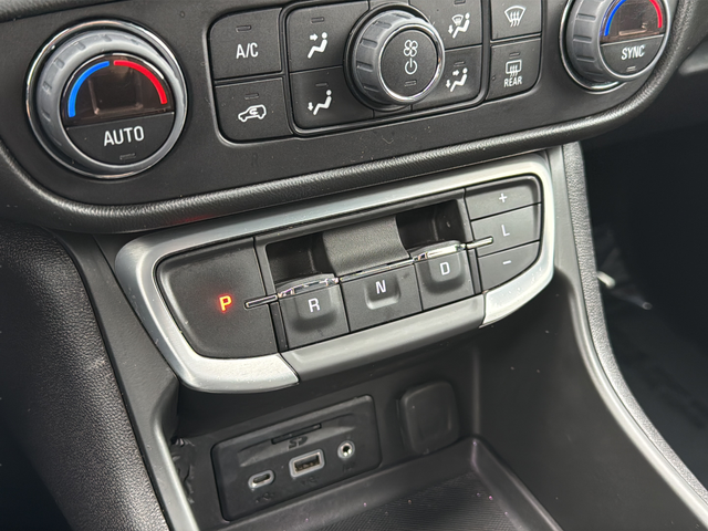 Used 2022 Blue GMC SLT image 20
