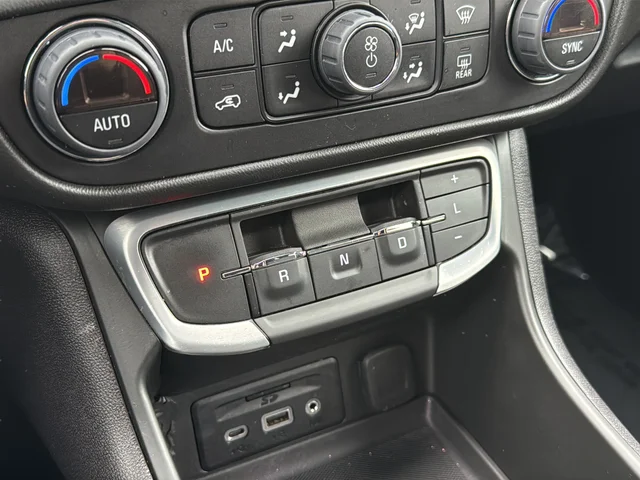 Used 2022 Blue GMC SLT image 18