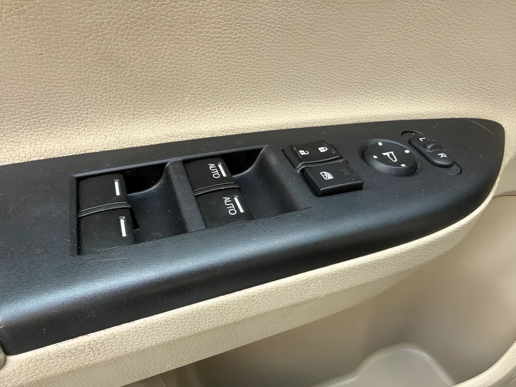 Used 2014 Modern Steel Metallic Honda Touring image 25