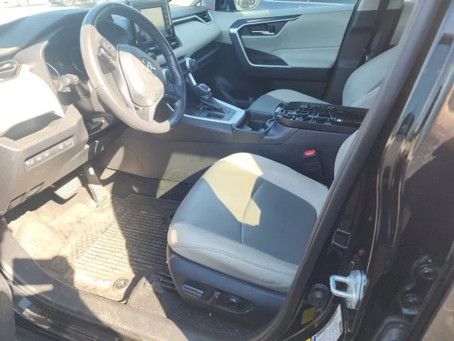 Used 2021 Black Toyota XLE Premium image 12