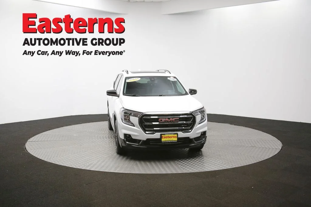 Used 2022 White GMC AT4 image 54