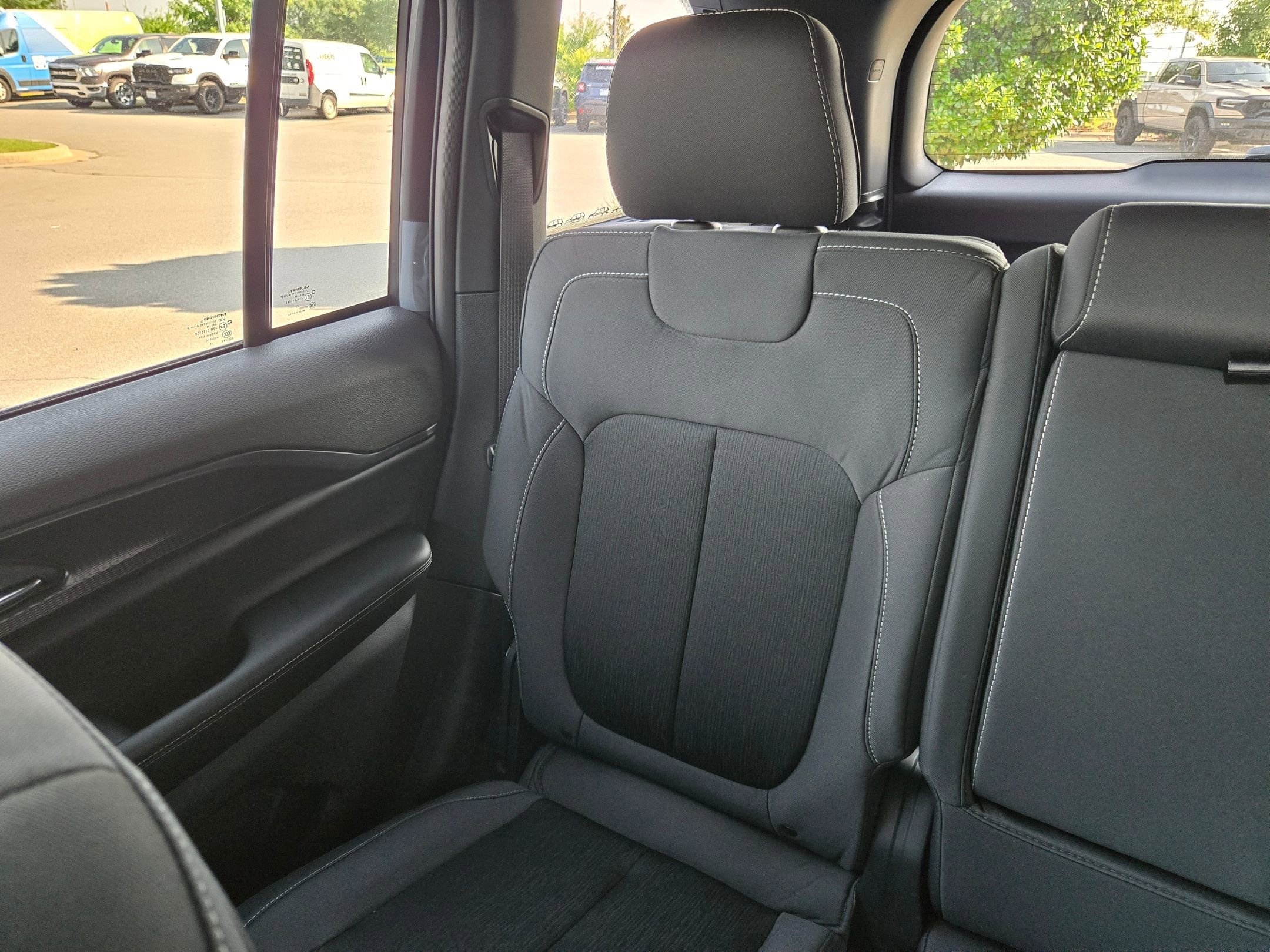New 2026 Bright White Clear-Coat Exterior Paint Jeep Laredo image 12
