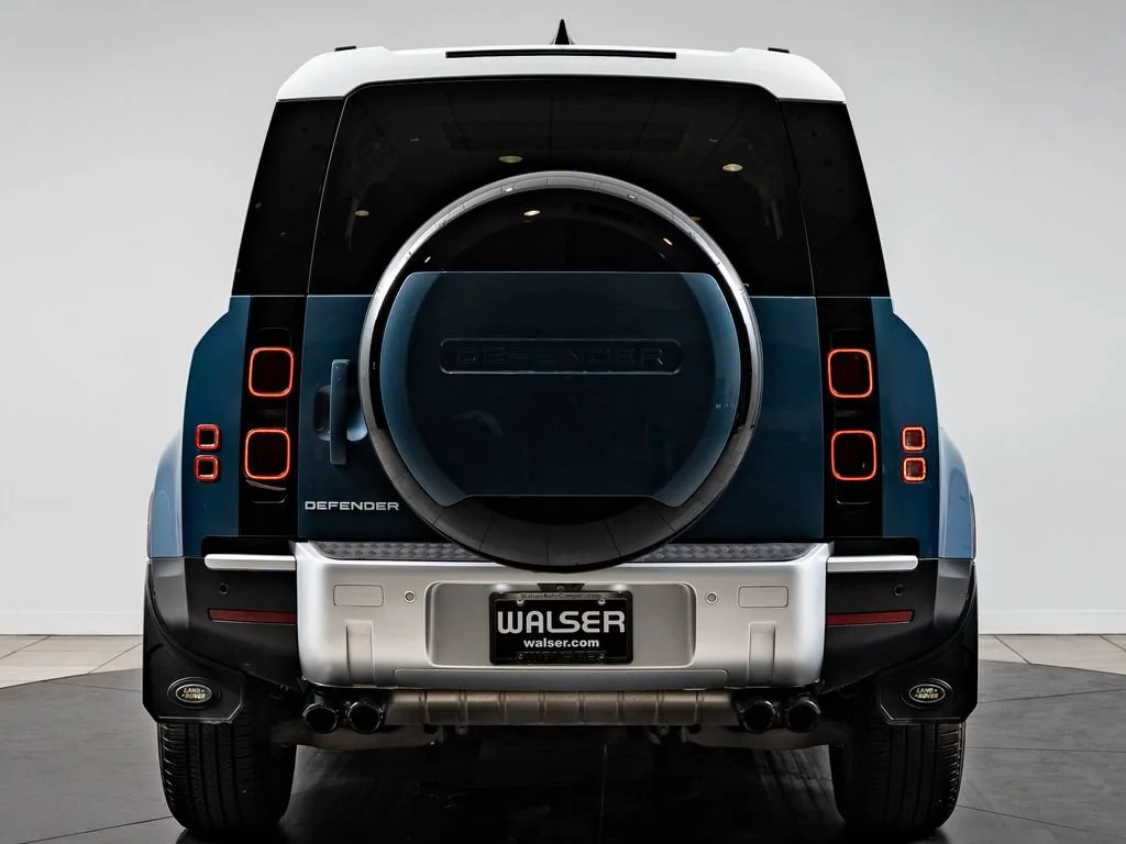 Used 2024 Tasman Blue Metallic Land Rover S image 7