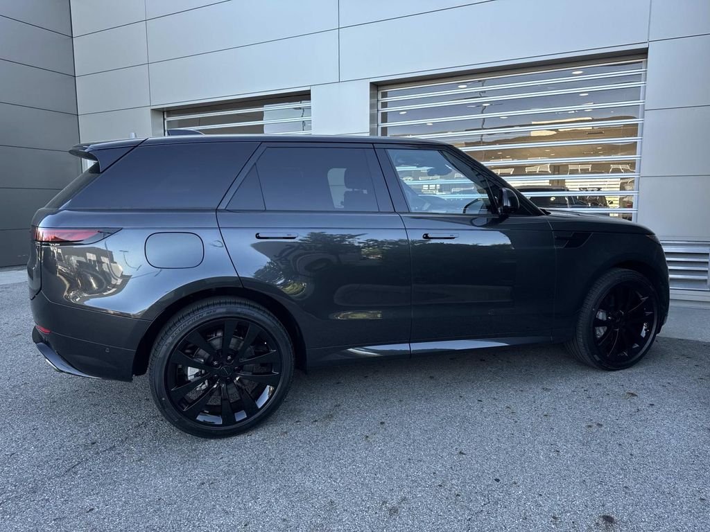New 2026 Carpathian Grey Land Rover Dynamic SE image 8