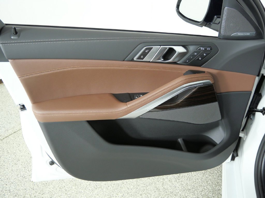 New 2027 Mineral White Metallic BMW xDrive40i image 33