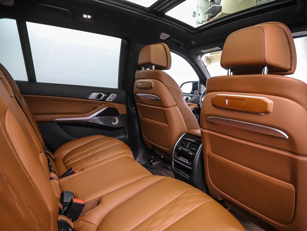 Used 2024 Blue Metallic BMW M60i image 27