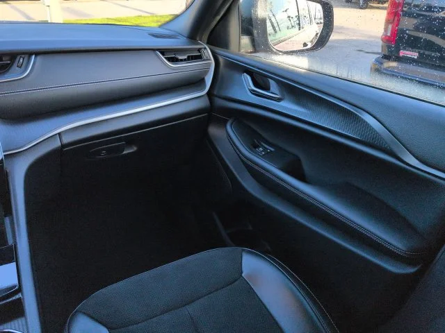 Used 2024 Red Jeep Altitude X image 16