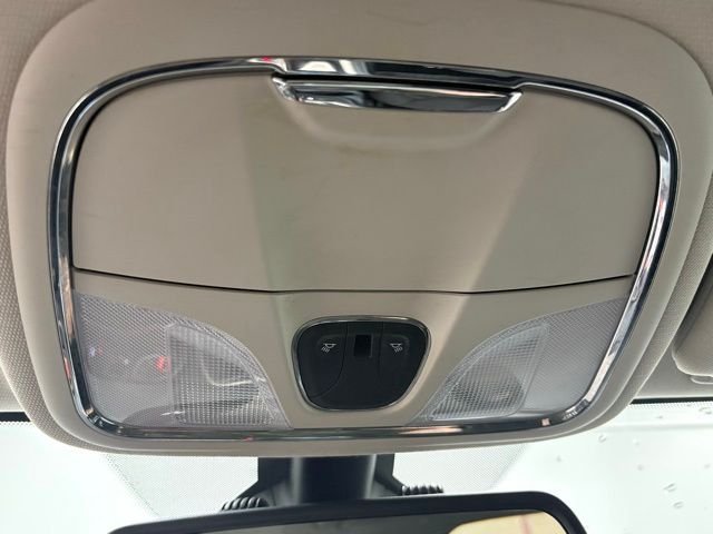Used 2016 Silver Jeep Latitude image 31