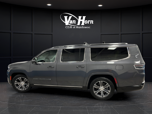 Used 2023 Baltic Gray Metallic Clearcoat Jeep Base image 4