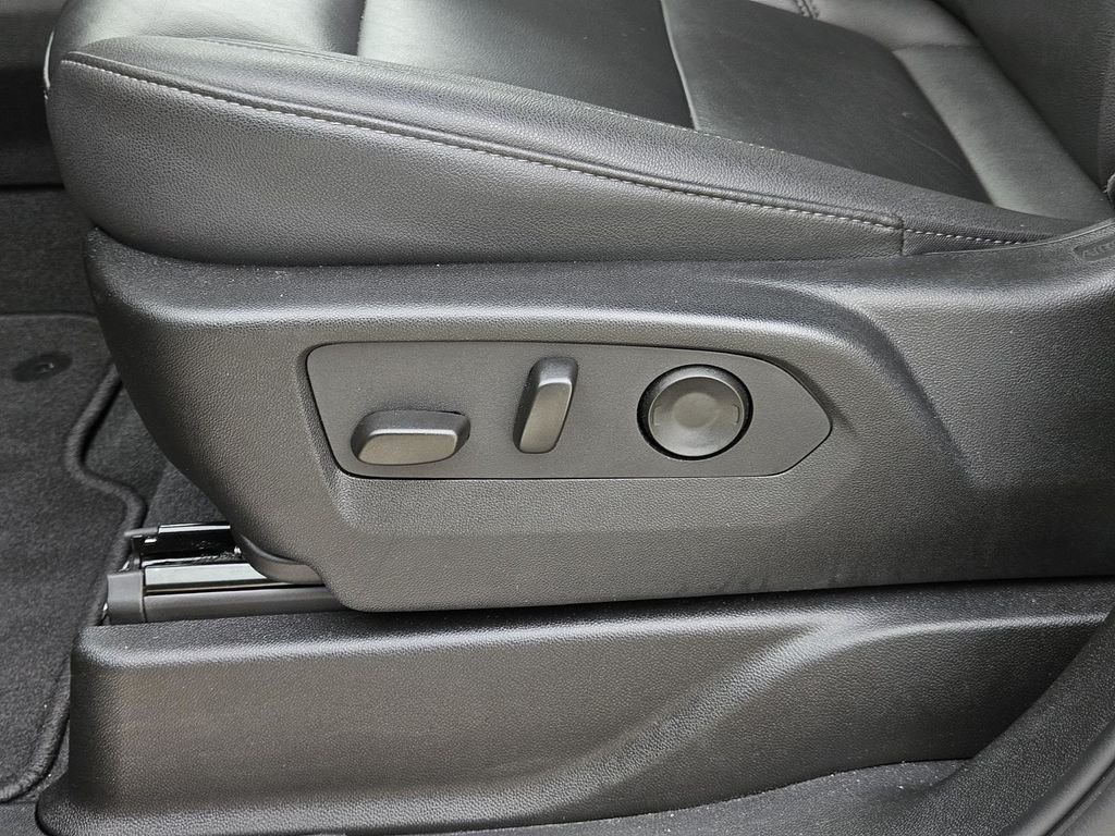 Used 2025 Black Chevrolet Z71 image 14