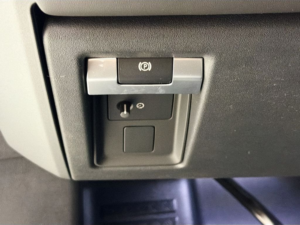 New 2026 Fuji White Land Rover X-Dynamic SE image 10