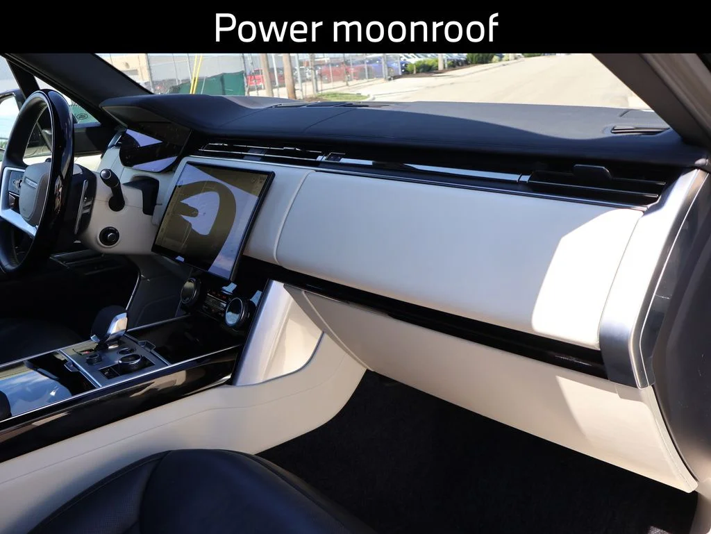 Used 2023  Land Rover SE image 10