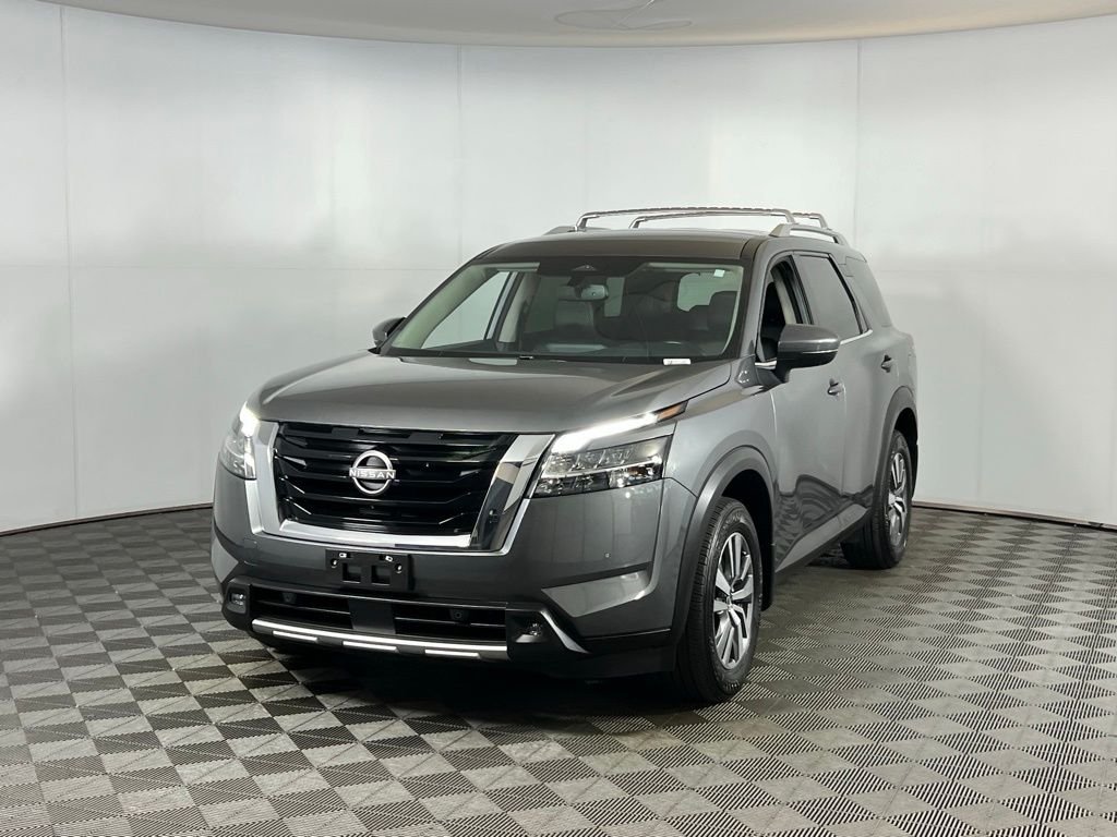 2022 Nissan Pathfinder SL