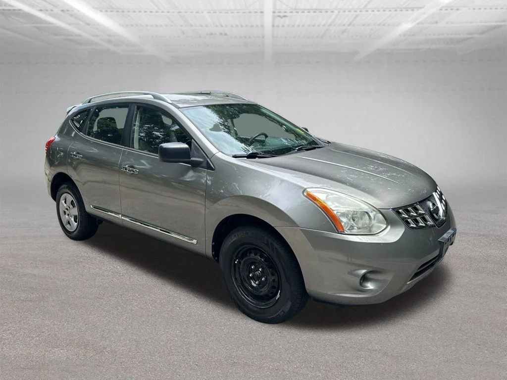 Used 2015 Gray Nissan S image 8