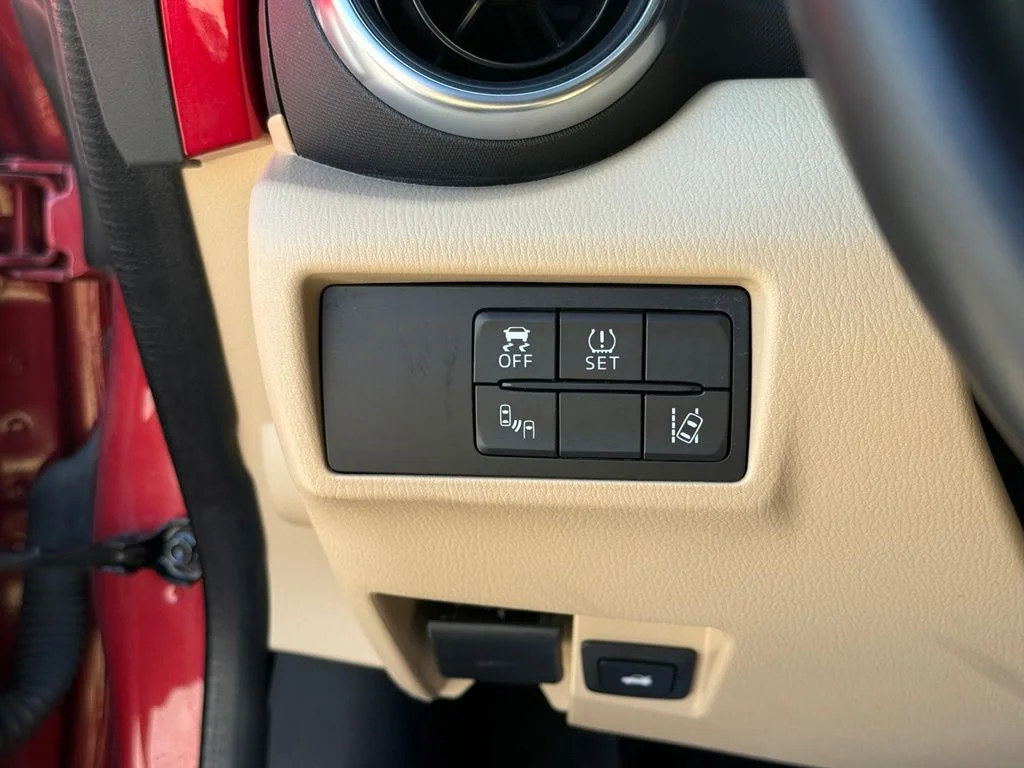 Used 2016 Red Mazda Grand Touring image 30
