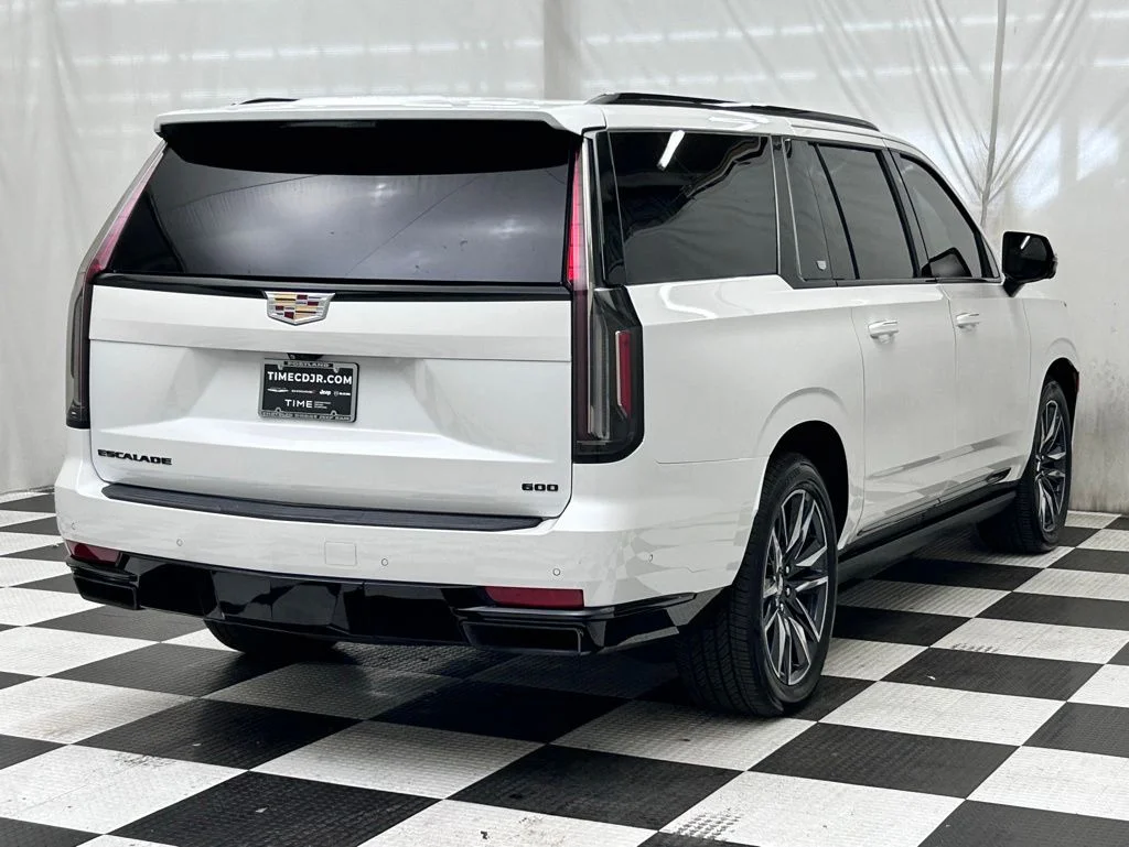 Used 2022 White Cadillac Sport Platinum image 7