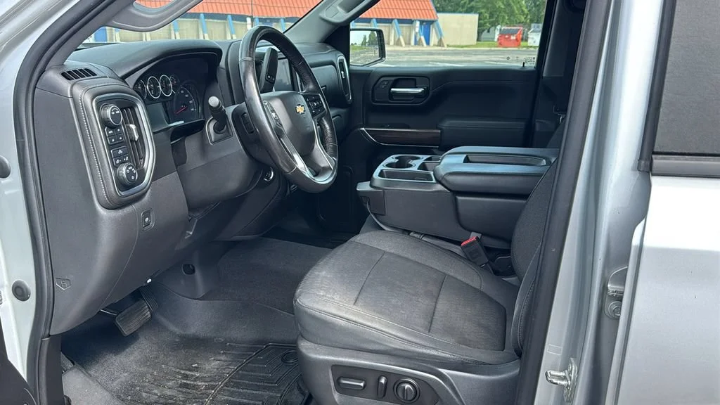 Used 2020 SILVER ICE METALLIC Chevrolet LT image 6