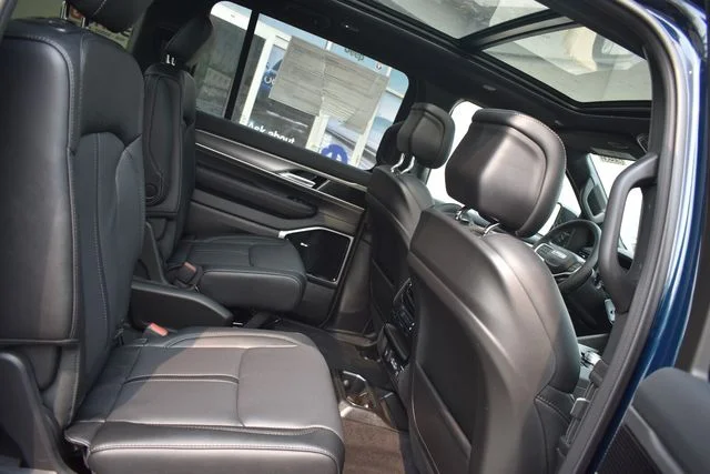 New 2026 Fathom Blue Pearl-Coat Exterior Paint (Late Availability) Jeep Limited Altitude image 21