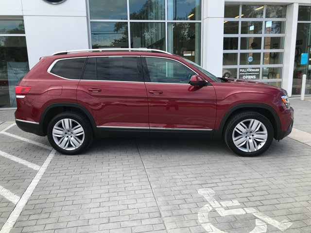Used 2019 Fortana Red Metallic Volkswagen 3.6L V6 SEL Premium image 9