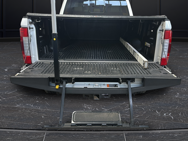 Used 2019 White Platinum Clearcoat Metallic Ford Lariat image 25