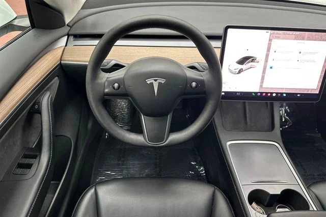 Used 2023  Tesla Base image 19