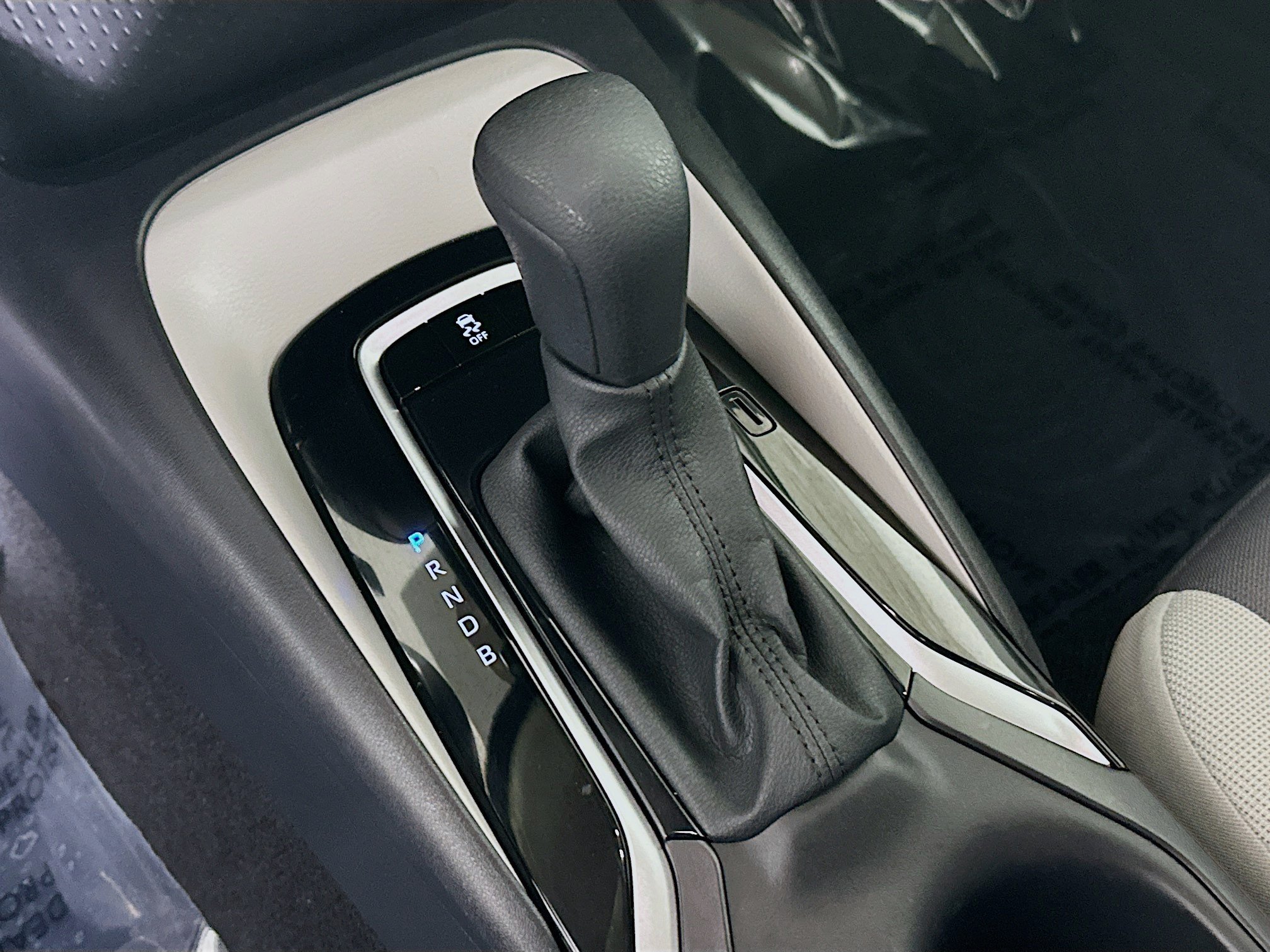 Used 2024 Ice Toyota LE image 20