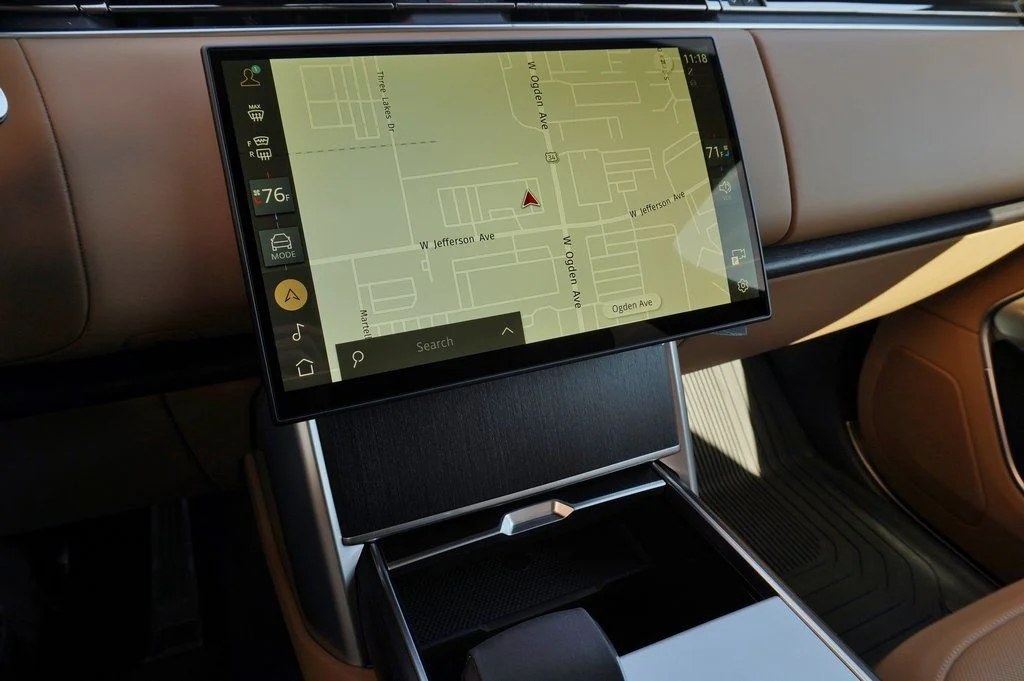 New 2026 Carpathian Grey Land Rover SE image 18