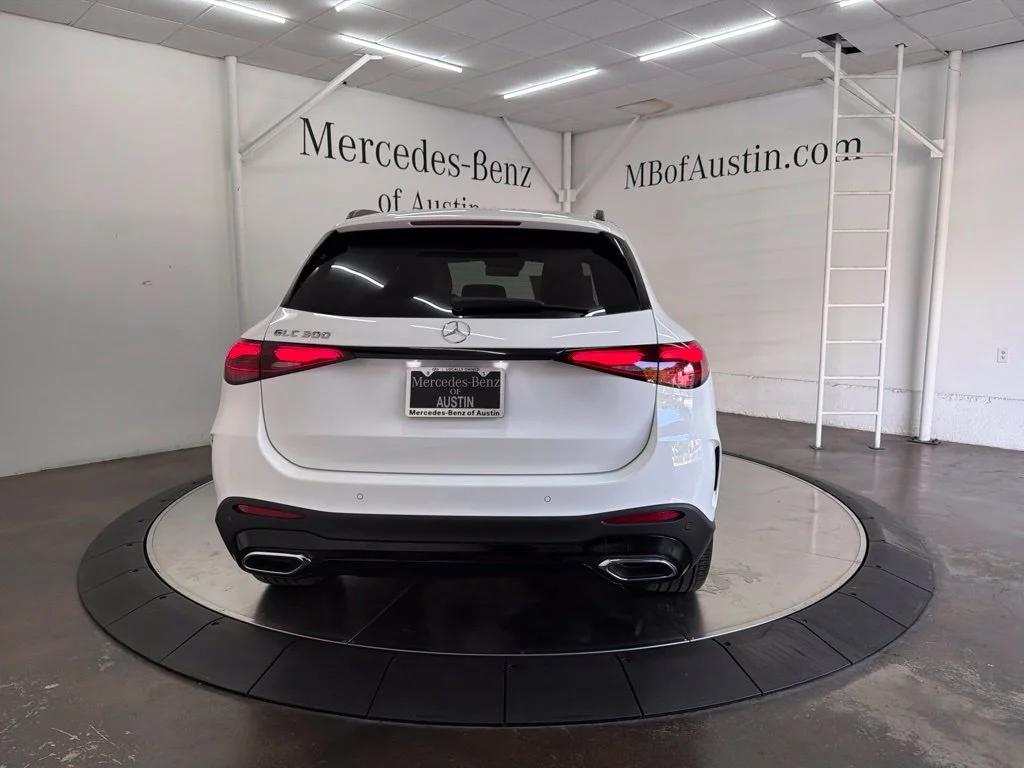 New 2027 White Mercedes-Benz GLC 300 image 6