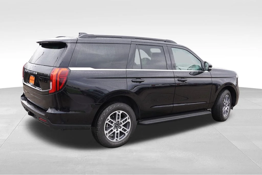 Used 2025 Agate Black Metallic Ford Active image 4